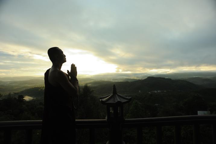 Monk practicing silence at sunset - Spectacle of silence