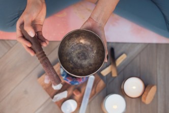 Using singing bowl for cleansing and grounding